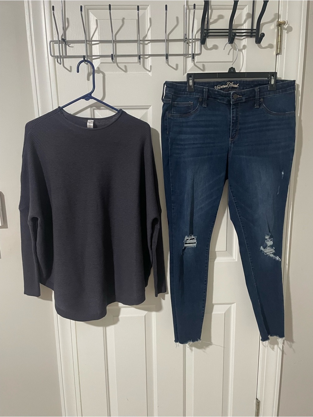 Relaxed Ribbed Crewneck Sweater in gray l/xl universal threads 16 jeans